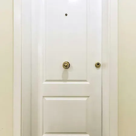 Con Refrigerador Propio Cerca Del Aeropuerto Homestay *